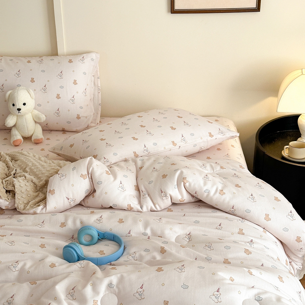 91家纺网 家纺一手货源 找家纺 （总）星期八 2025新款全棉双层纱花边豆豆被四件套