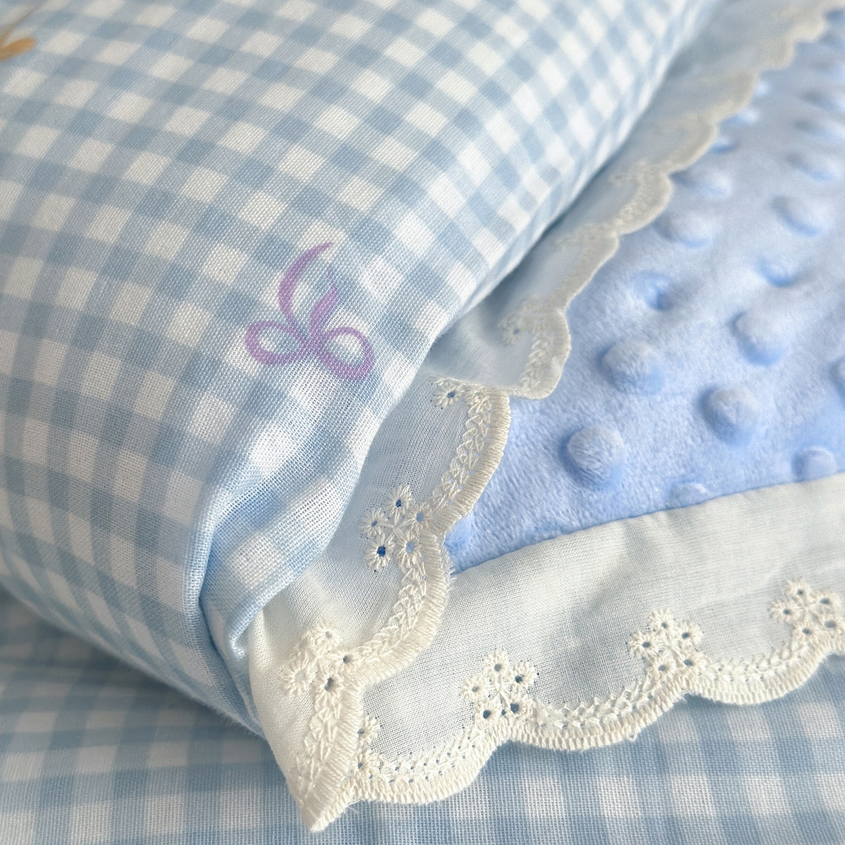 91家纺网 家纺一手货源 找家纺 星期八 2025新款全棉双层纱花边豆豆被四件套 彩色蝴蝶结