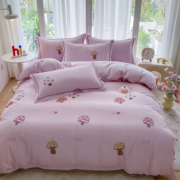 91家纺网 家纺一手货源 找家纺 眷恋家纺 2025新款秋冬超柔全棉精梳棉磨毛三件套四件套 蘑菇园-粉（有小号）