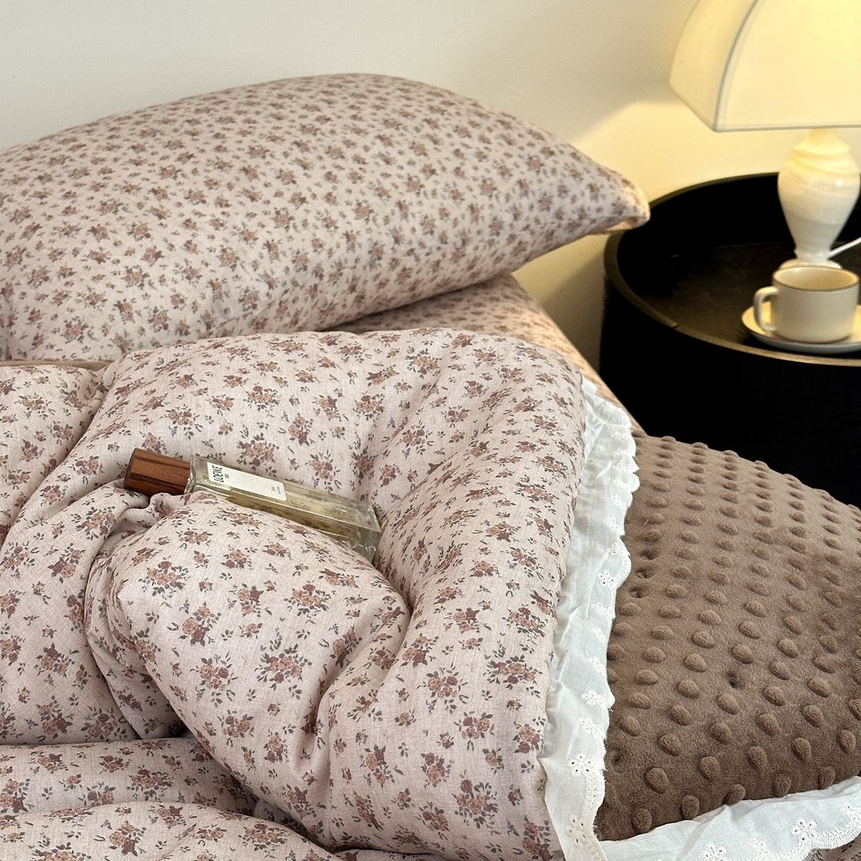 91家纺网 家纺一手货源 找家纺 星期八 2025新款全棉双层纱花边豆豆被四件套 丁香