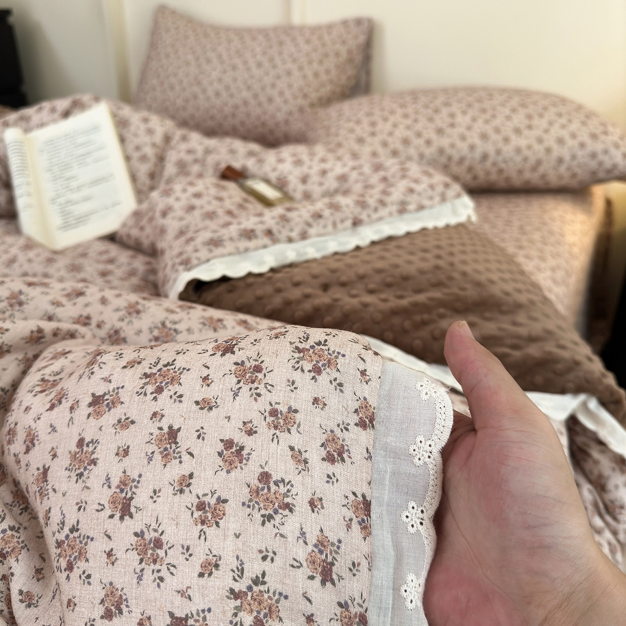 91家纺网 家纺一手货源 找家纺 星期八 2025新款全棉双层纱花边豆豆被四件套 丁香