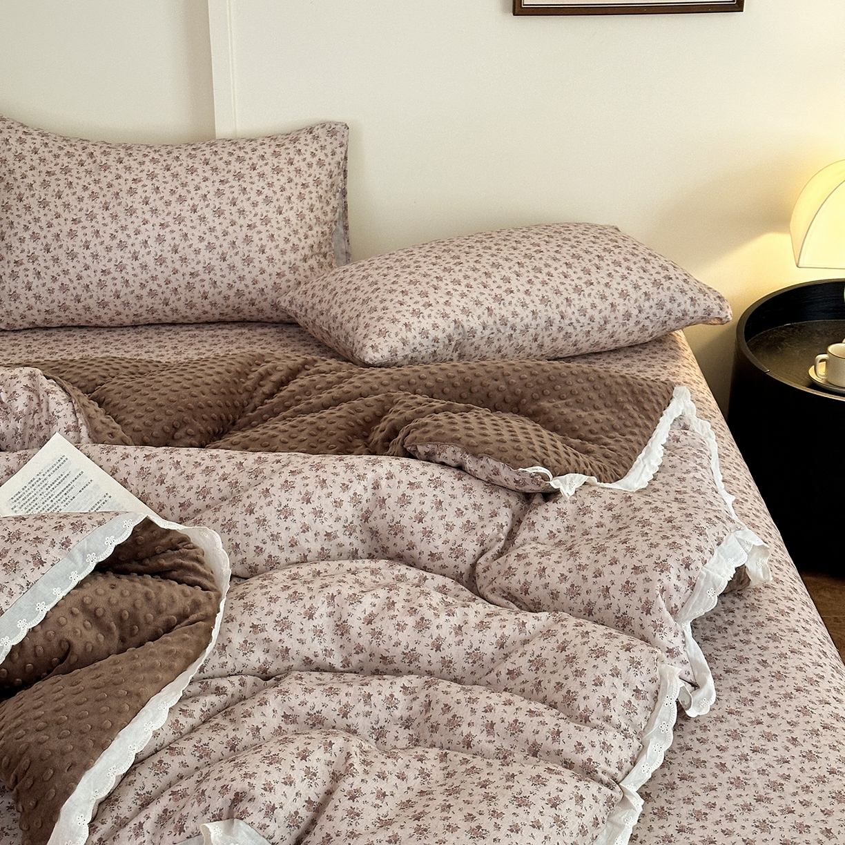 91家纺网 家纺一手货源 找家纺 星期八 2025新款全棉双层纱花边豆豆被四件套 丁香