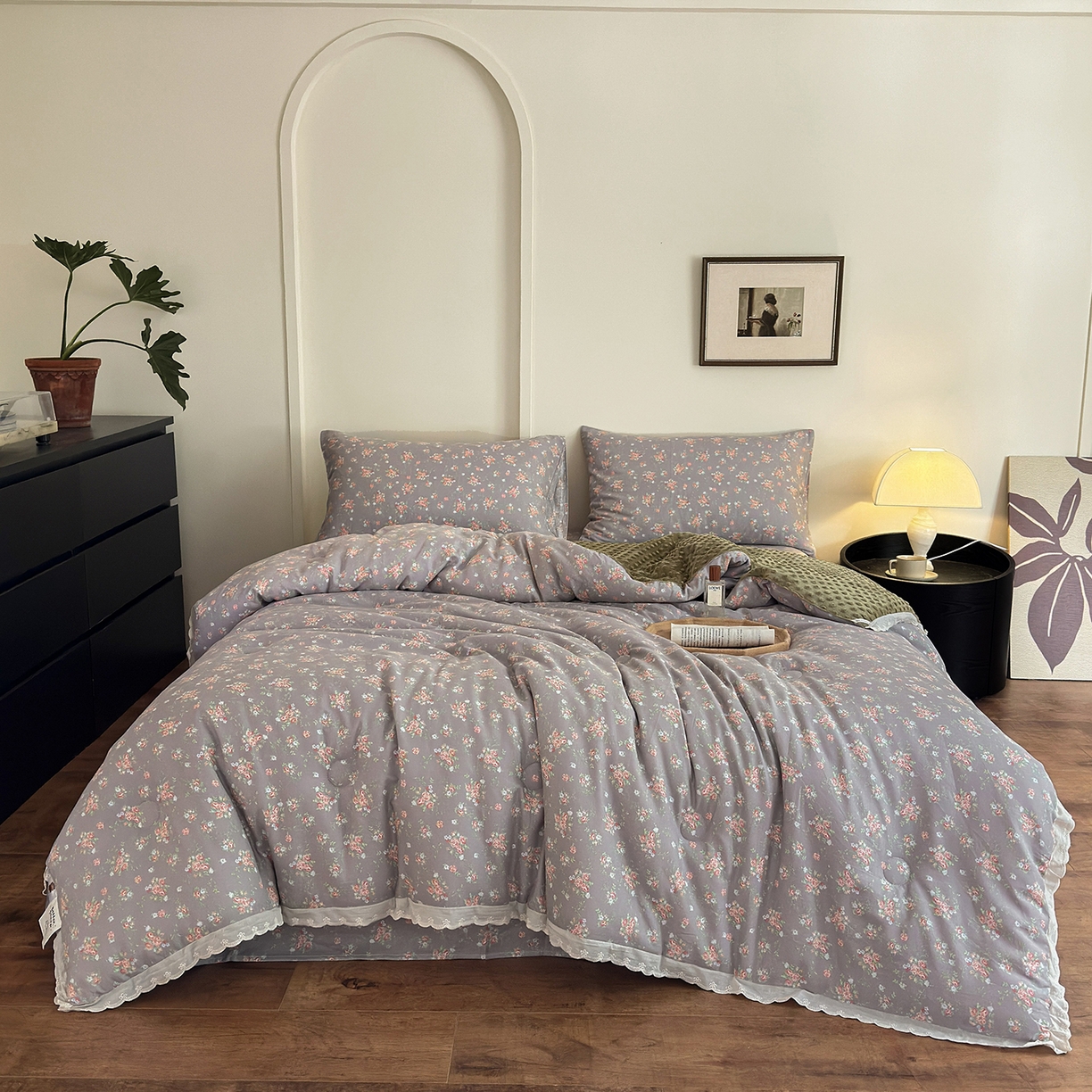 91家纺网 家纺一手货源 找家纺 星期八 2025新款全棉双层纱花边豆豆被四件套 风铃