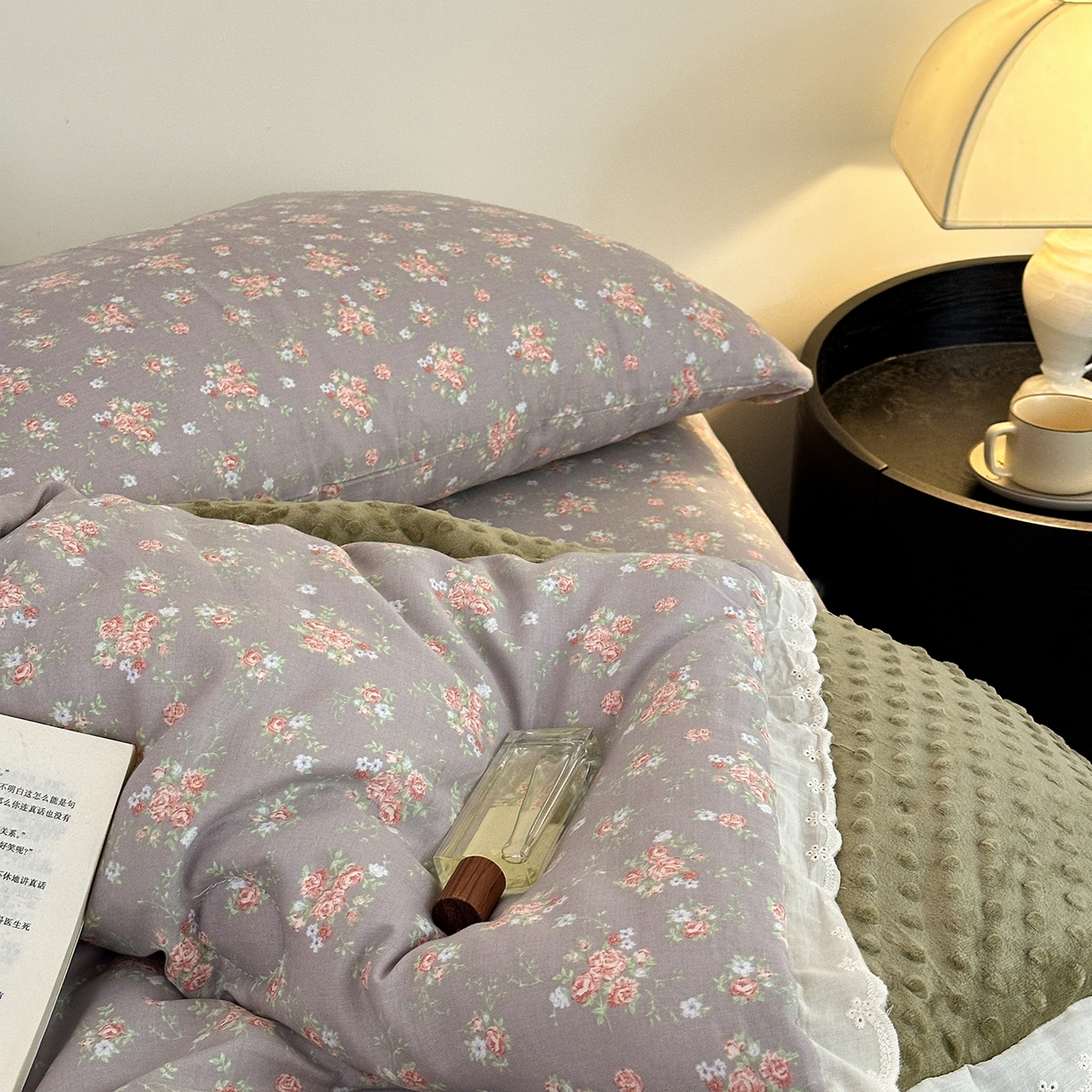 91家纺网 家纺一手货源 找家纺 星期八 2025新款全棉双层纱花边豆豆被四件套 风铃