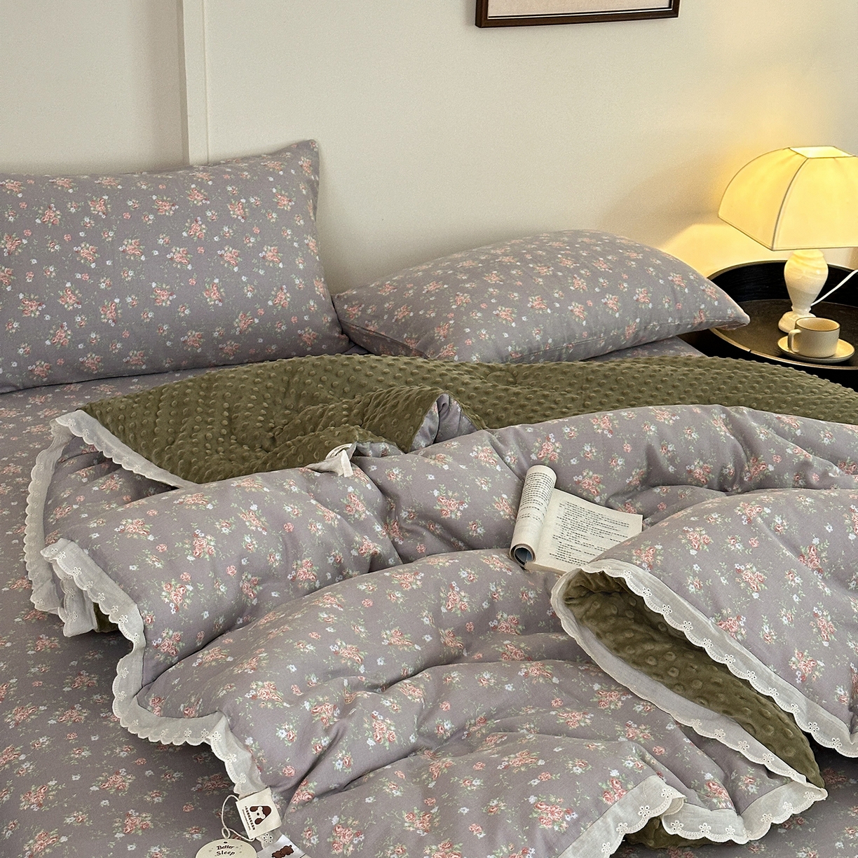 91家纺网 家纺一手货源 找家纺 星期八 2025新款全棉双层纱花边豆豆被四件套 风铃