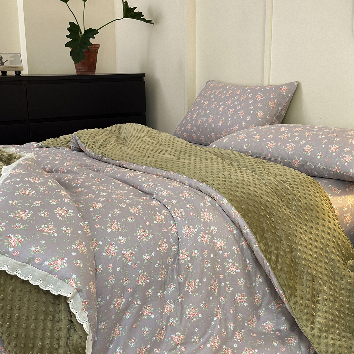 91家纺网 家纺一手货源 找家纺 星期八 2025新款全棉双层纱花边豆豆被四件套 风铃