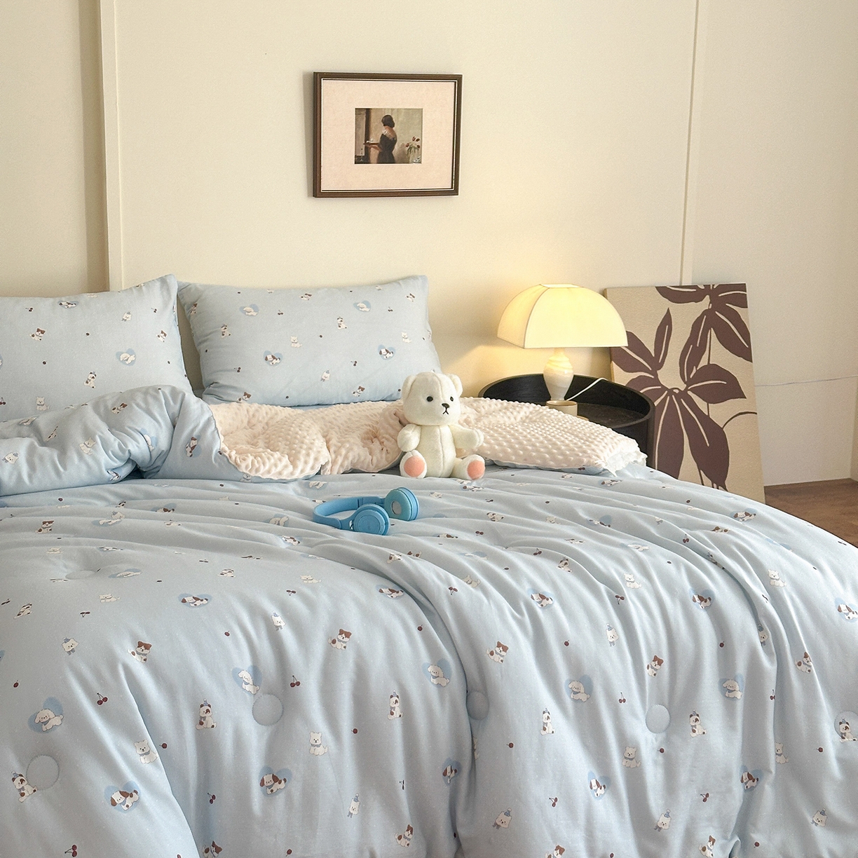 91家纺网 家纺一手货源 找家纺 星期八 2025新款全棉双层纱花边豆豆被四件套 狗狗乐园