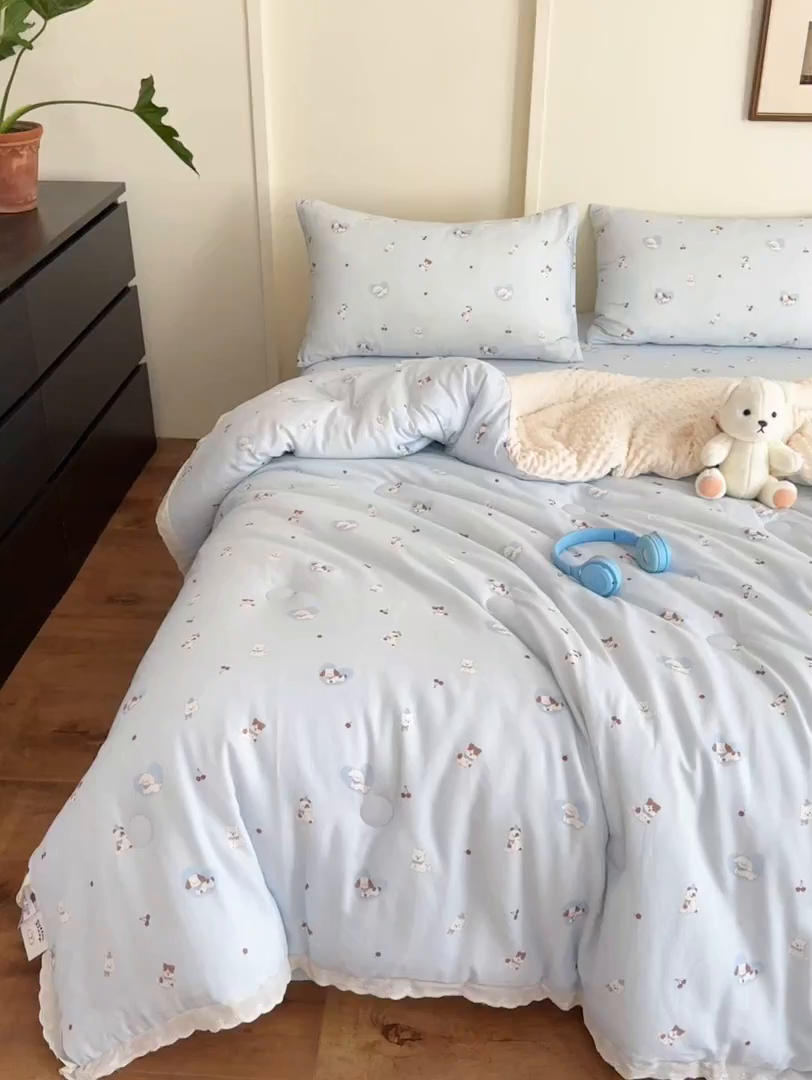91家纺网 家纺一手货源 找家纺 星期八 2025新款全棉双层纱花边豆豆被四件套 狗狗乐园