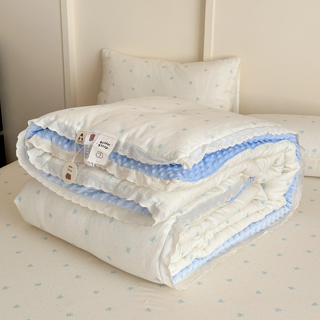 91家纺网 家纺一手货源 找家纺 星期八 2025新款全棉双层纱花边豆豆被四件套 蝴蝶结蓝