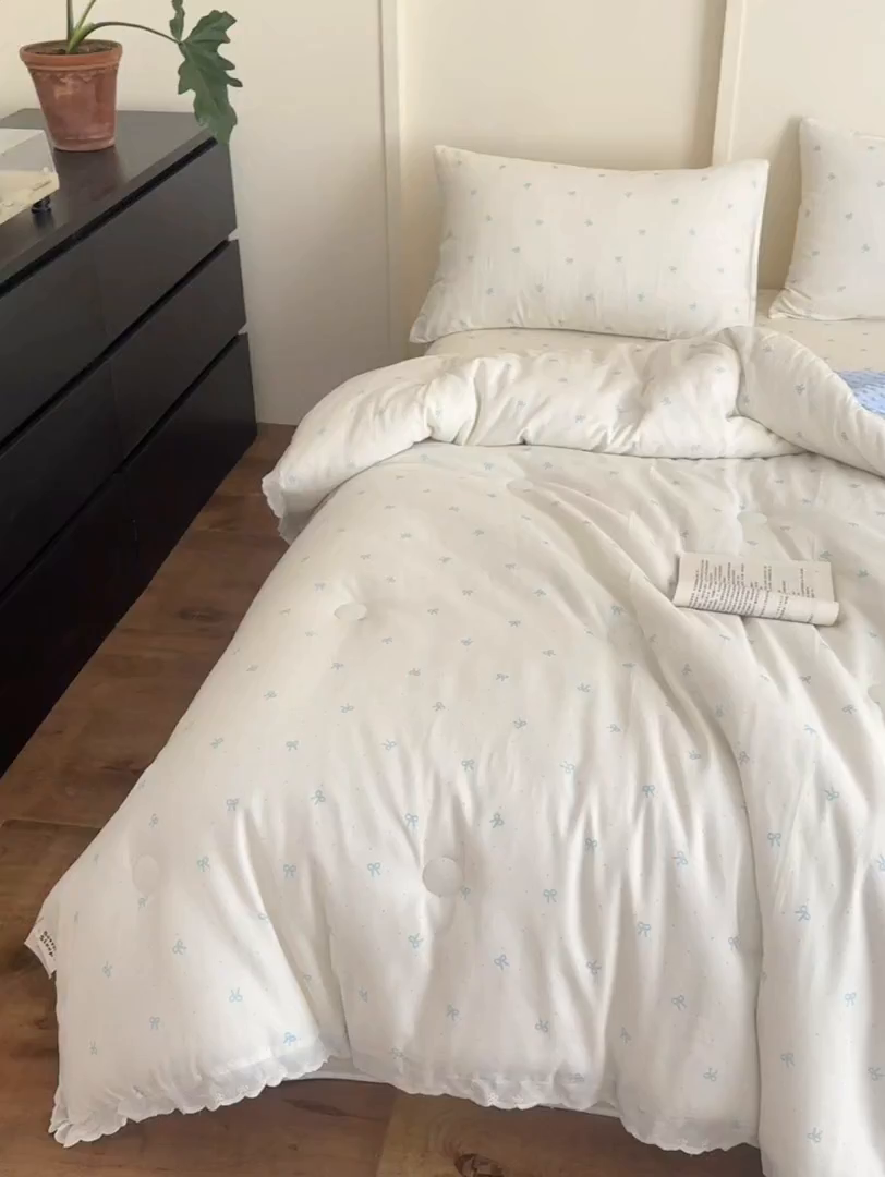 91家纺网 家纺一手货源 找家纺 星期八 2025新款全棉双层纱花边豆豆被四件套 蝴蝶结蓝