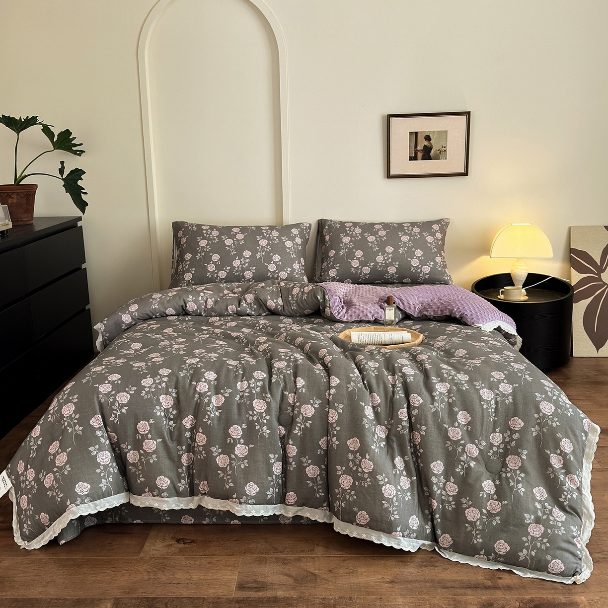 91家纺网 家纺一手货源 找家纺 星期八 2025新款全棉双层纱花边豆豆被四件套 玫瑰