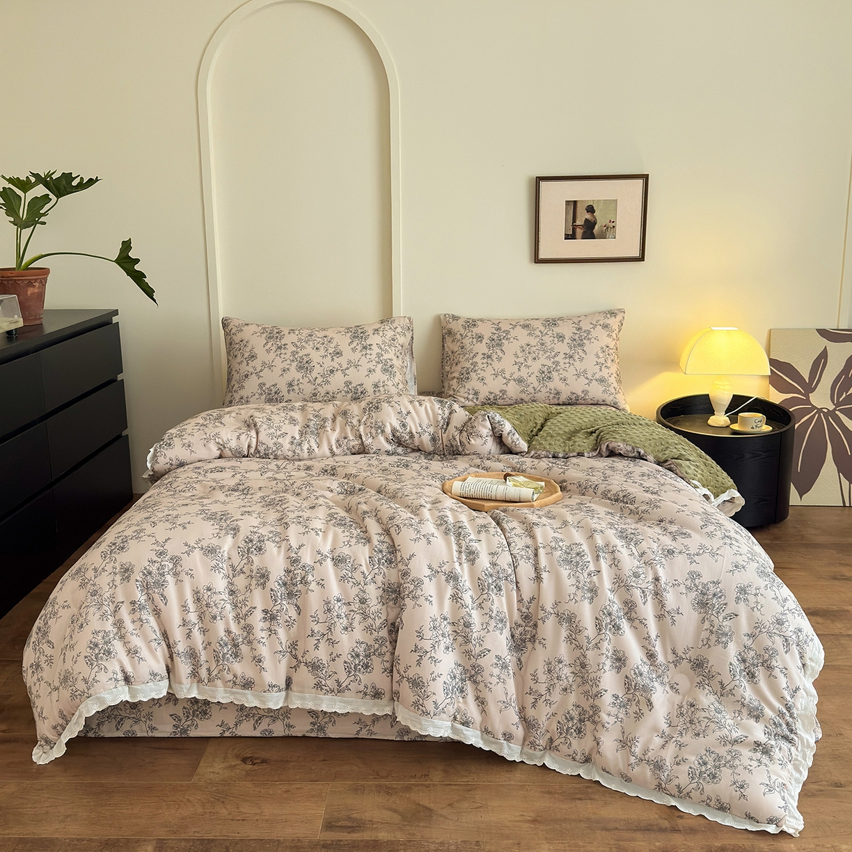 91家纺网 家纺一手货源 找家纺 星期八 2025新款全棉双层纱花边豆豆被四件套 莫奈