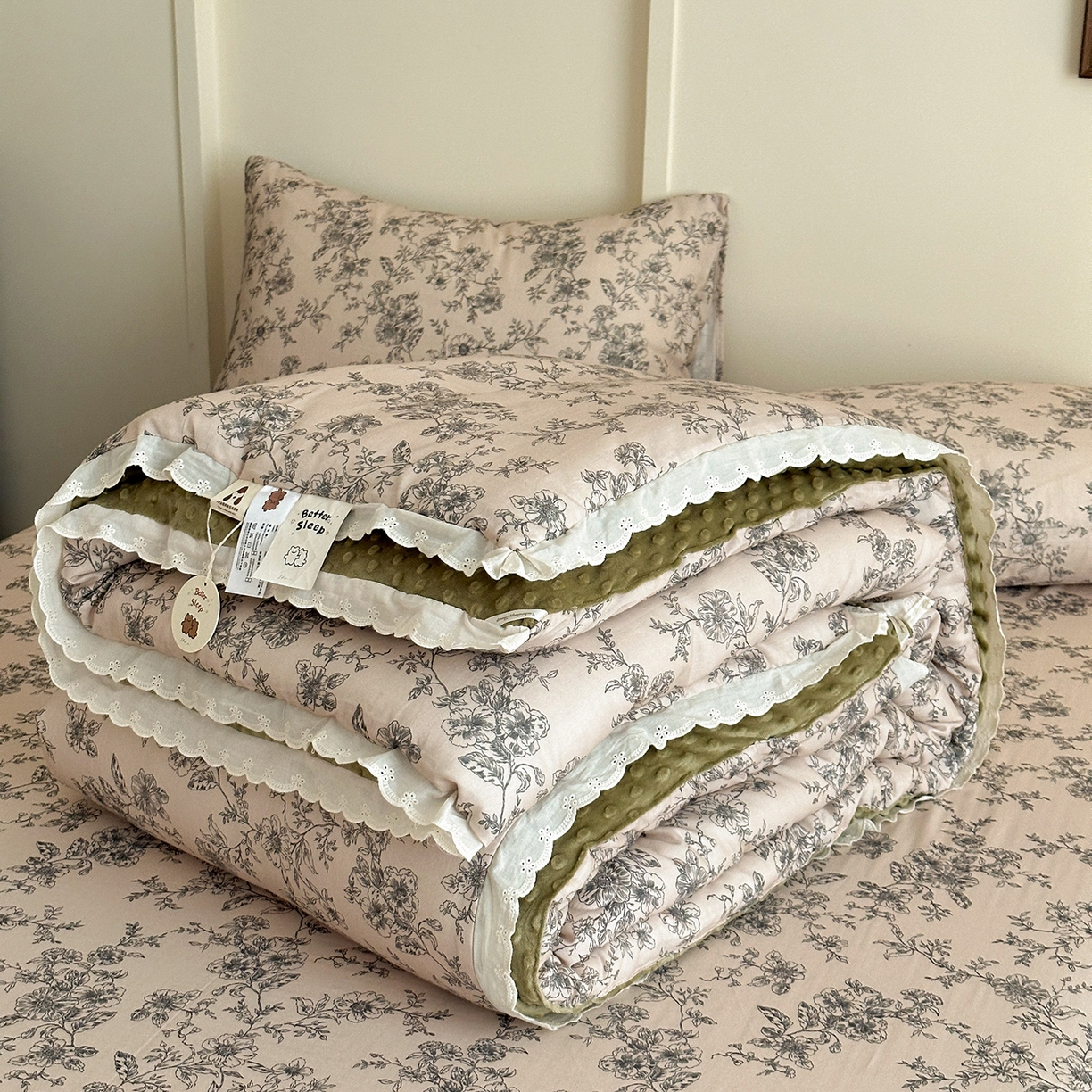 91家纺网 家纺一手货源 找家纺 星期八 2025新款全棉双层纱花边豆豆被四件套 莫奈