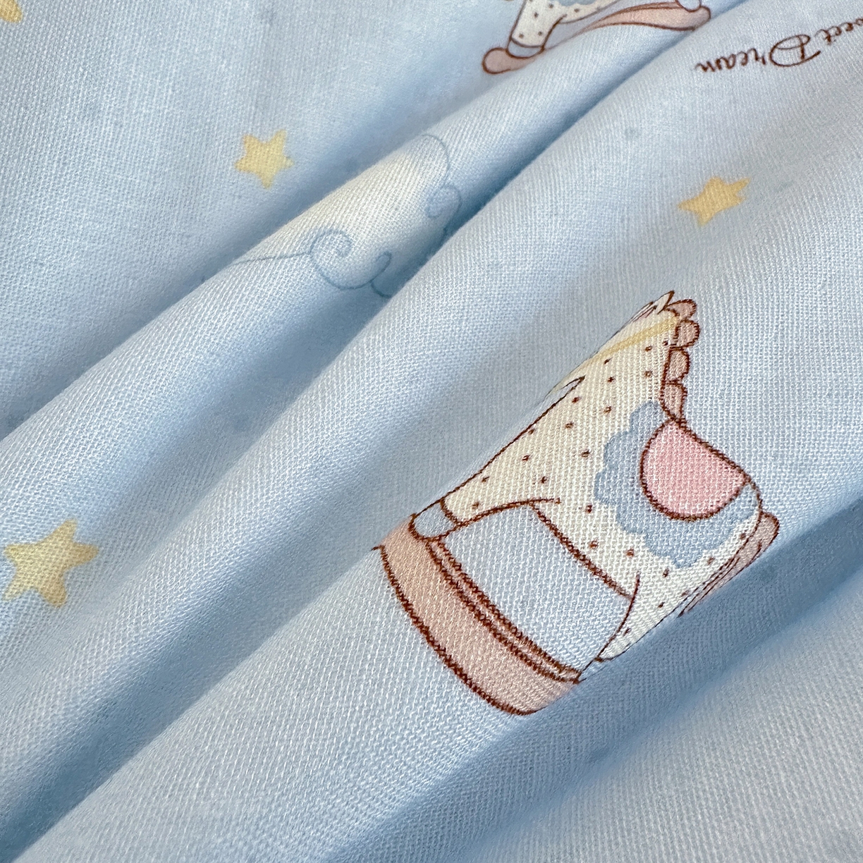 91家纺网 家纺一手货源 找家纺 星期八 2025新款全棉双层纱花边豆豆被四件套 木马