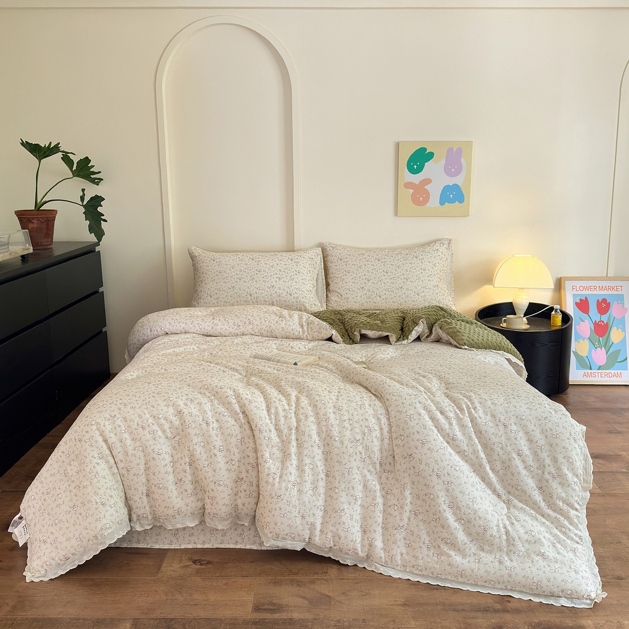 91家纺网 家纺一手货源 找家纺 星期八 2025新款全棉双层纱花边豆豆被四件套 森林兔