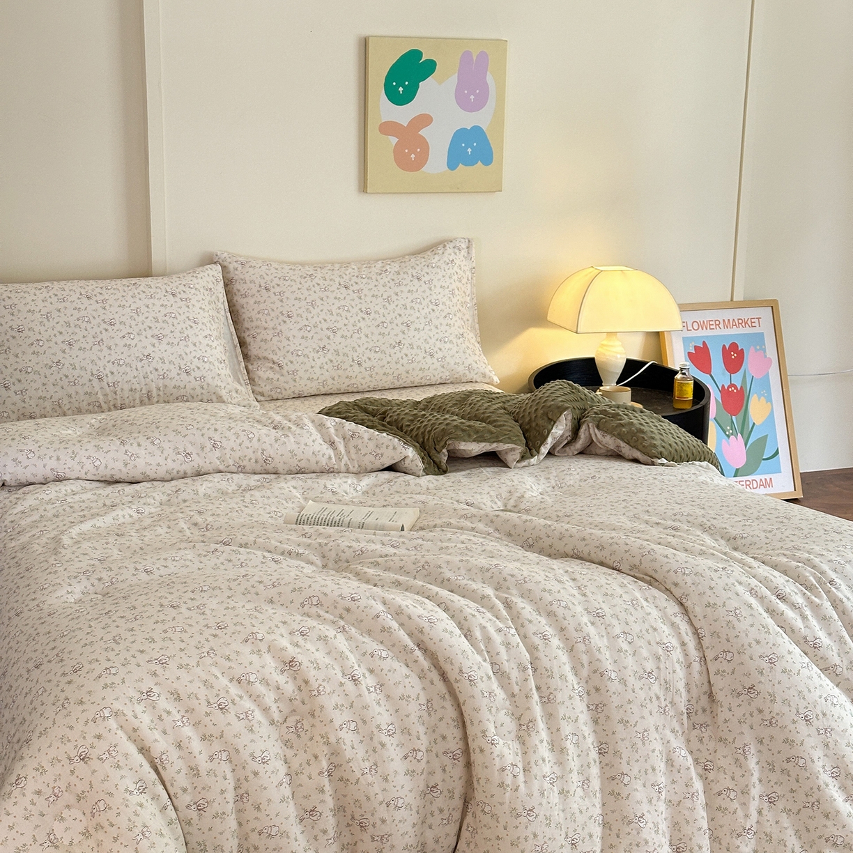 91家纺网 家纺一手货源 找家纺 星期八 2025新款全棉双层纱花边豆豆被四件套 森林兔