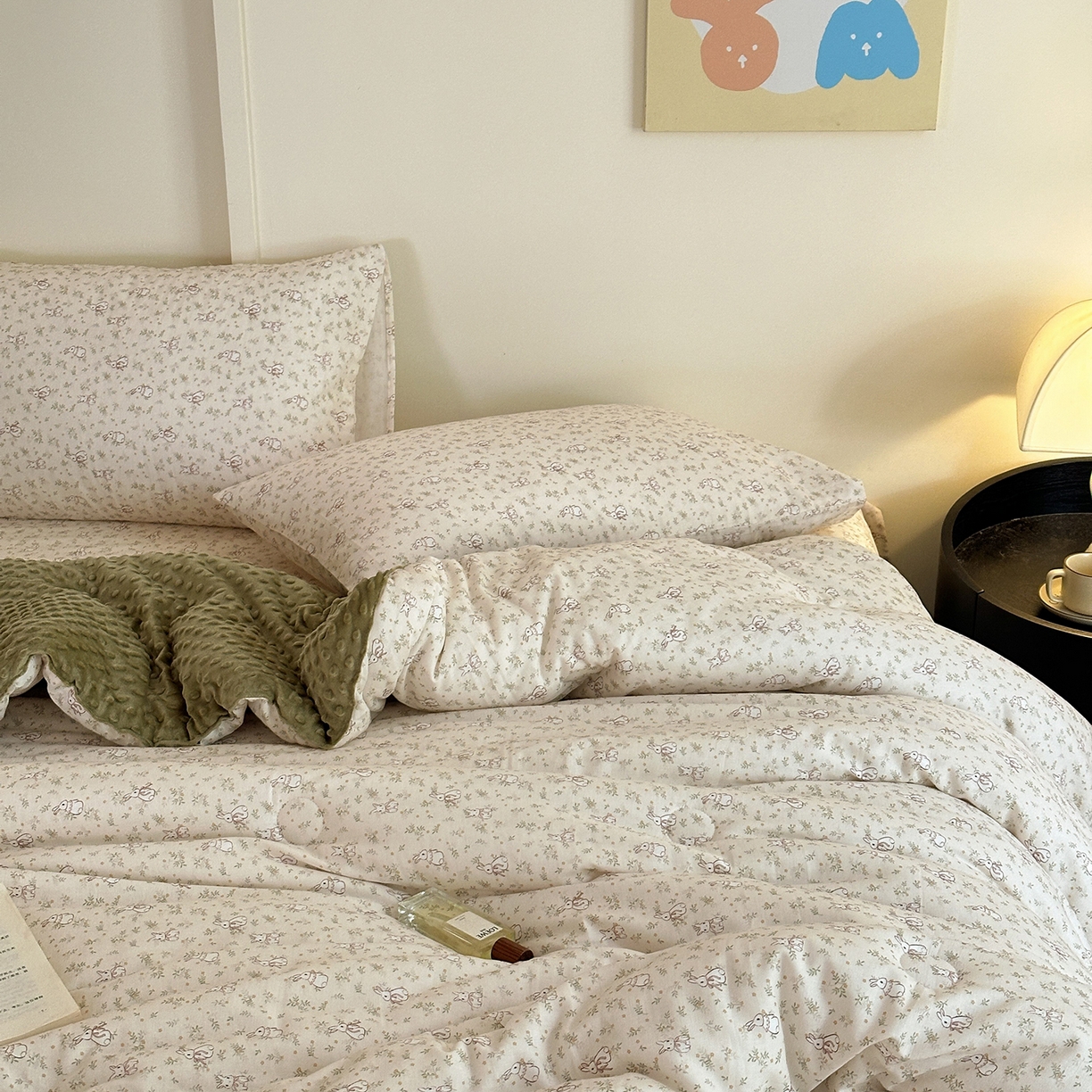 91家纺网 家纺一手货源 找家纺 星期八 2025新款全棉双层纱花边豆豆被四件套 森林兔