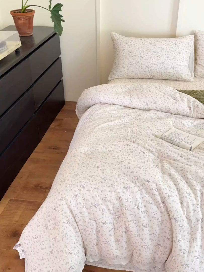 91家纺网 家纺一手货源 找家纺 星期八 2025新款全棉双层纱花边豆豆被四件套 森林兔