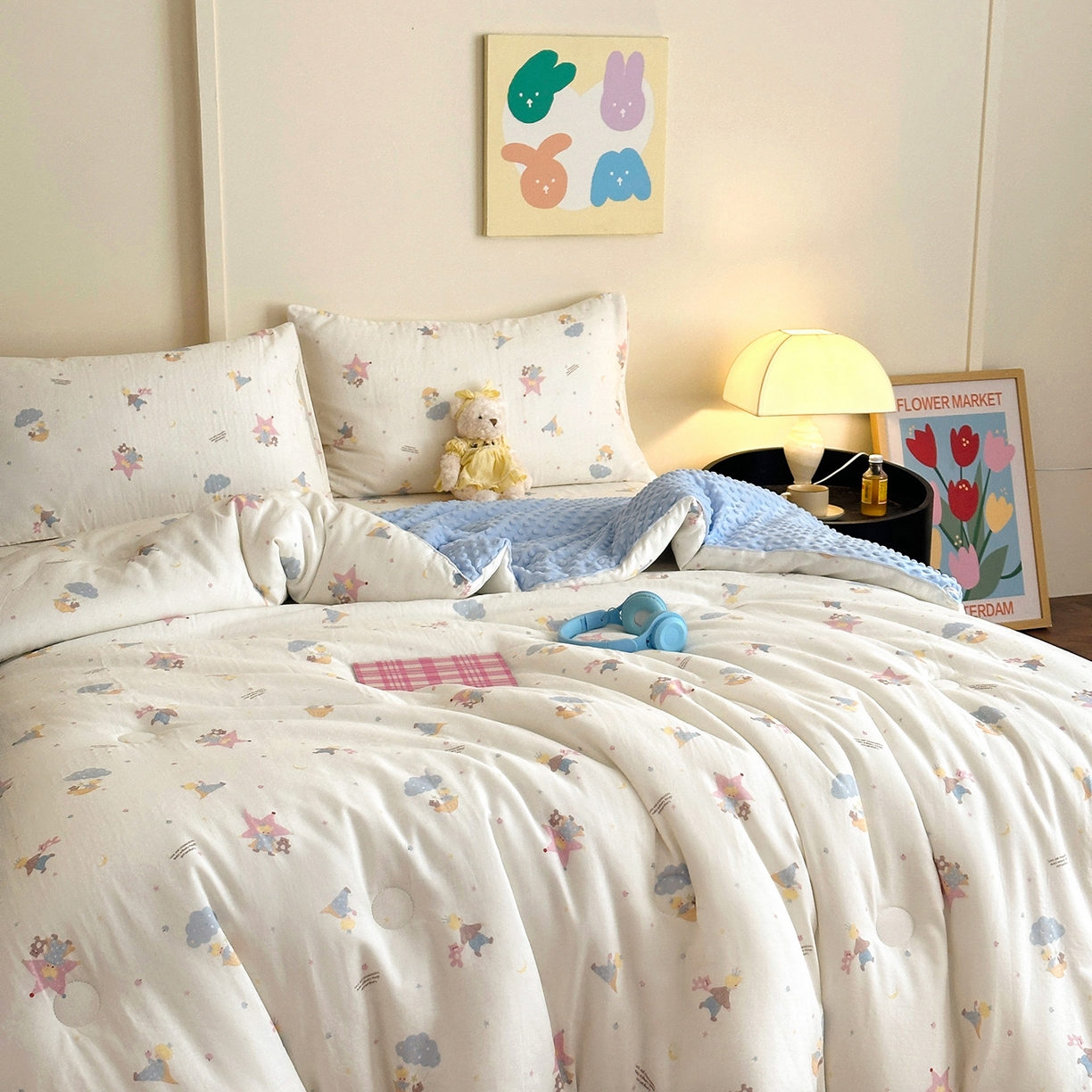 91家纺网 家纺一手货源 找家纺 星期八 2025新款全棉双层纱花边豆豆被四件套 小王子