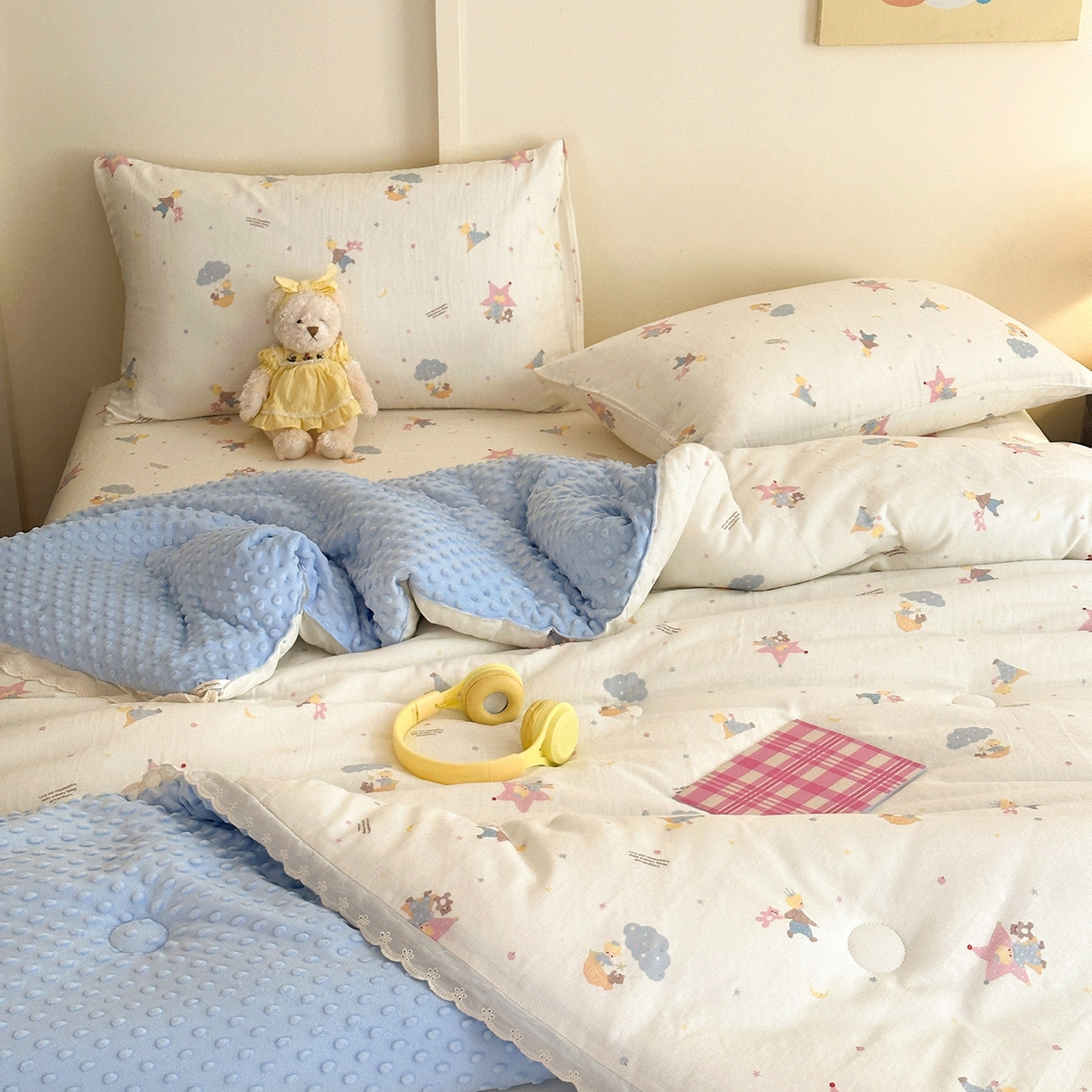 91家纺网 家纺一手货源 找家纺 星期八 2025新款全棉双层纱花边豆豆被四件套 小王子