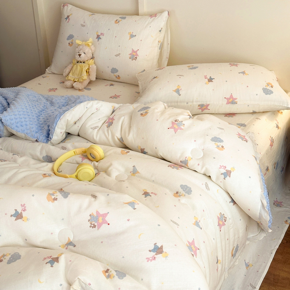 91家纺网 家纺一手货源 找家纺 星期八 2025新款全棉双层纱花边豆豆被四件套 小王子