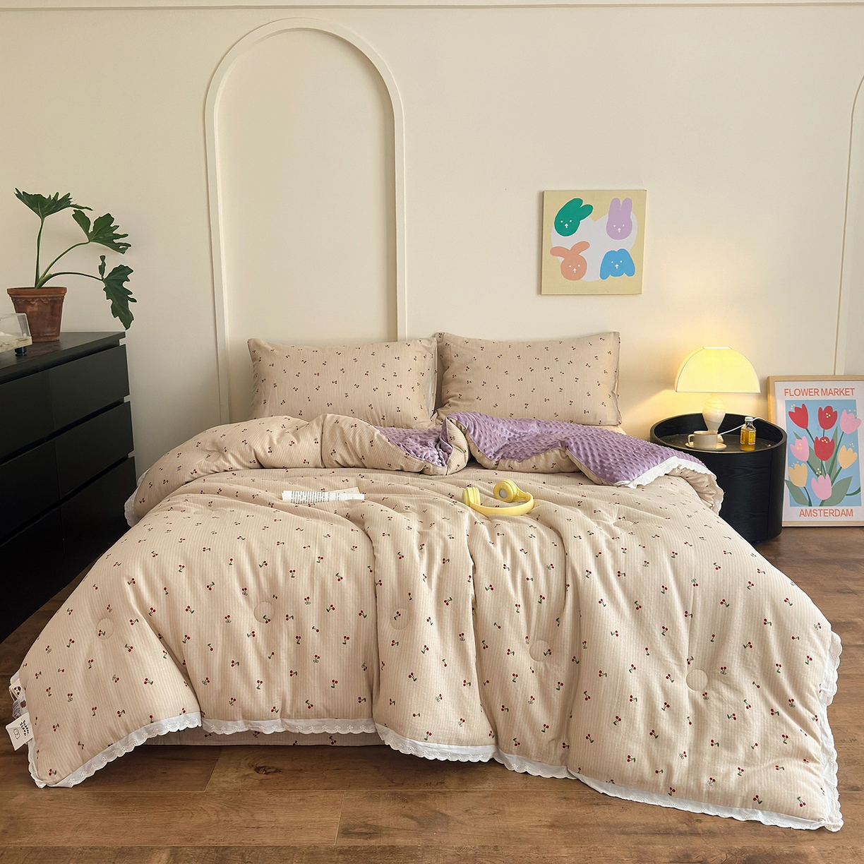 91家纺网 家纺一手货源 找家纺 星期八 2025新款全棉双层纱花边豆豆被四件套 小樱桃