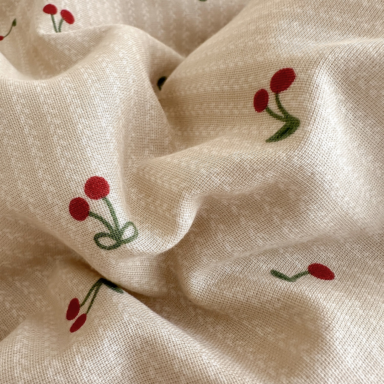 91家纺网 家纺一手货源 找家纺 星期八 2025新款全棉双层纱花边豆豆被四件套 小樱桃