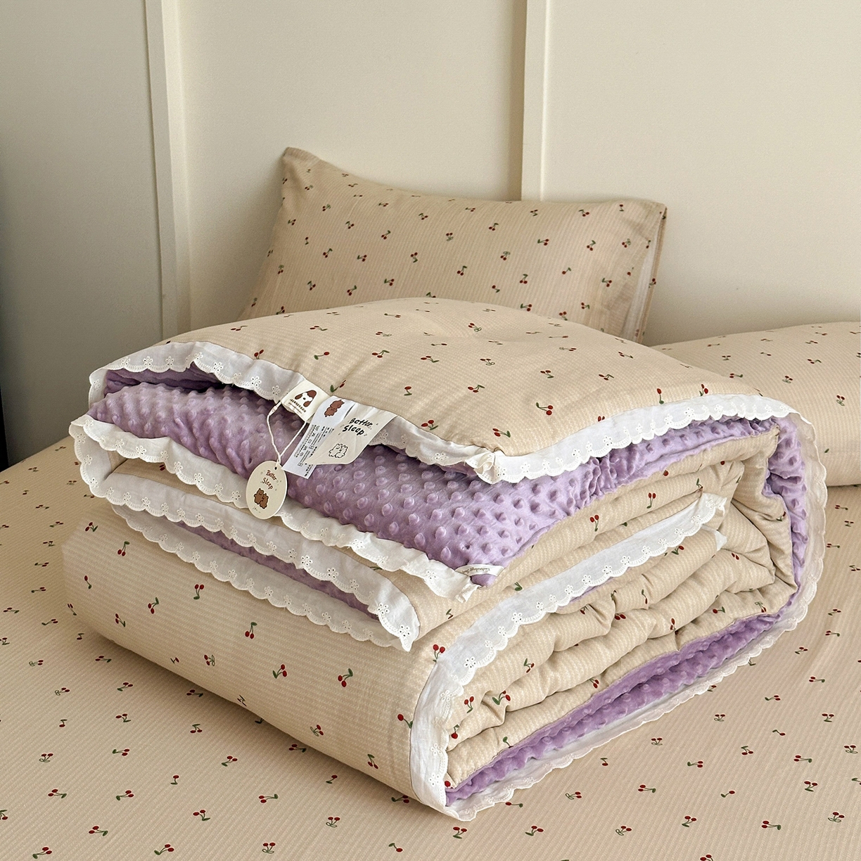 91家纺网 家纺一手货源 找家纺 星期八 2025新款全棉双层纱花边豆豆被四件套 小樱桃