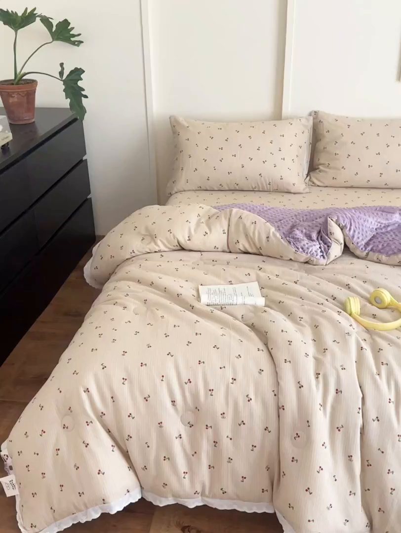 91家纺网 家纺一手货源 找家纺 星期八 2025新款全棉双层纱花边豆豆被四件套 小樱桃