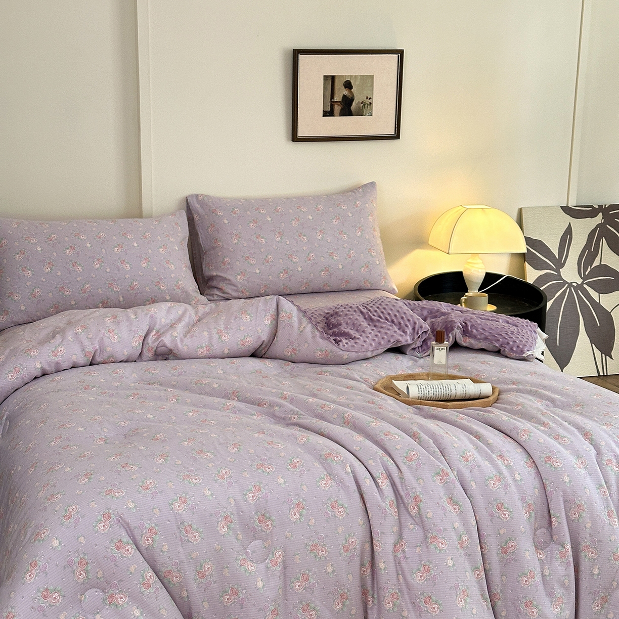 91家纺网 家纺一手货源 找家纺 星期八 2025新款全棉双层纱花边豆豆被四件套 紫鸢