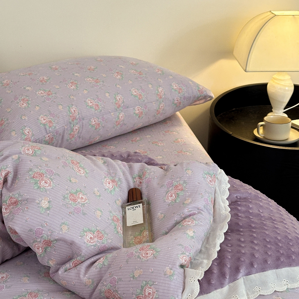 91家纺网 家纺一手货源 找家纺 星期八 2025新款全棉双层纱花边豆豆被四件套 紫鸢