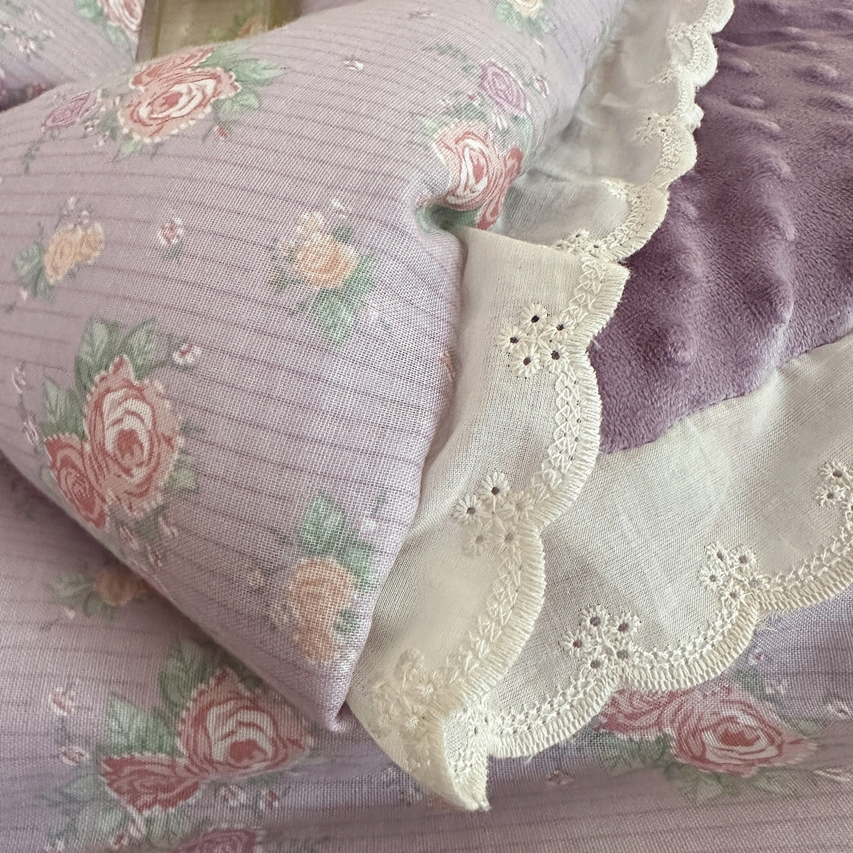 91家纺网 家纺一手货源 找家纺 星期八 2025新款全棉双层纱花边豆豆被四件套 紫鸢