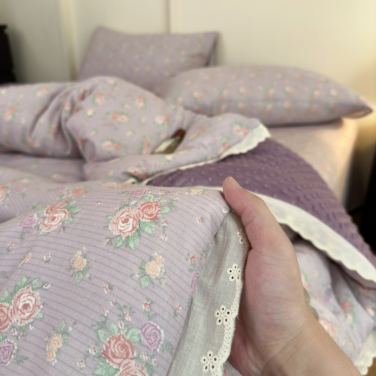 91家纺网 家纺一手货源 找家纺 星期八 2025新款全棉双层纱花边豆豆被四件套 紫鸢