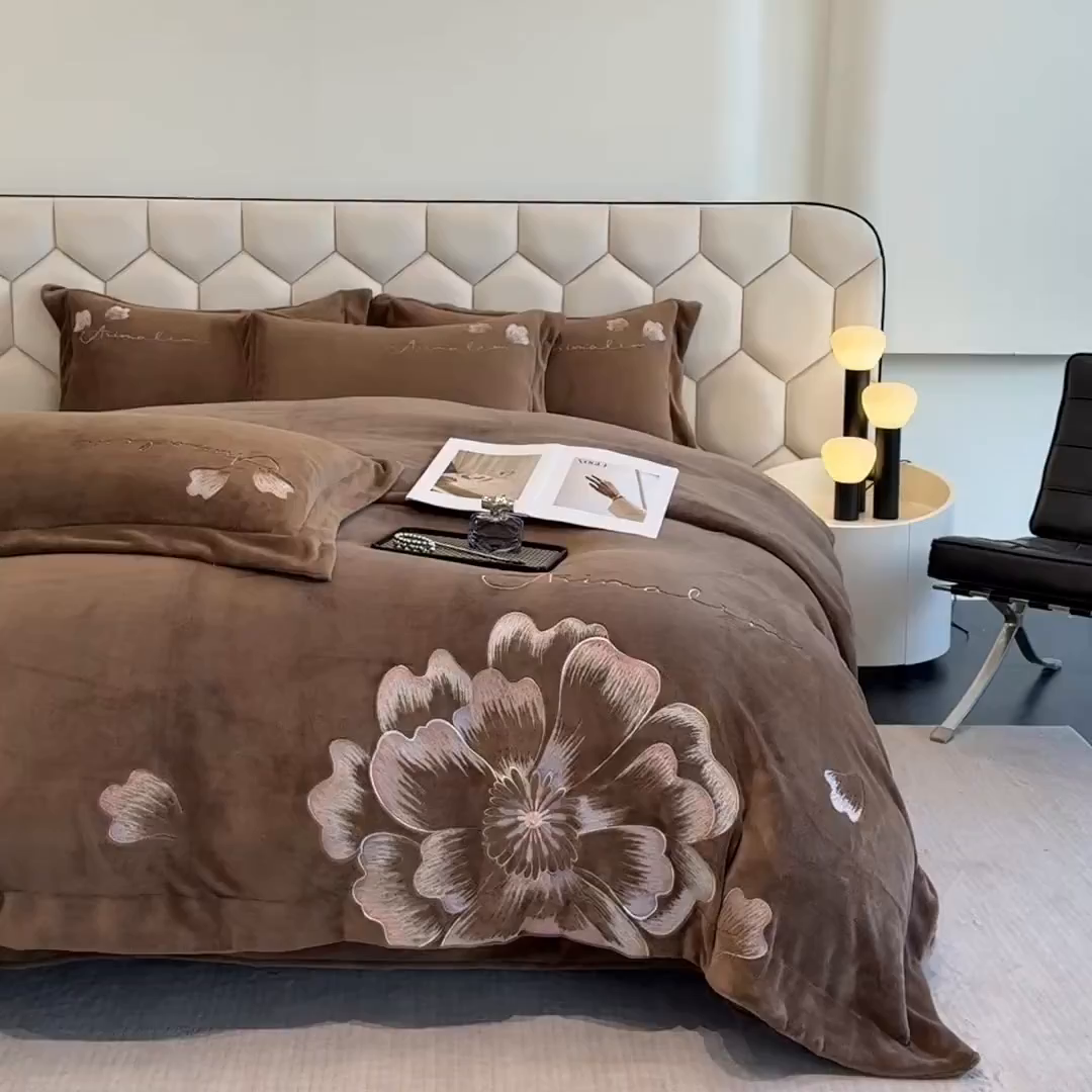 91家纺网 家纺一手货源 找家纺 狂想家 2025新款刺绣牛奶绒四件套向阳花系列 向阳花-摩卡咖