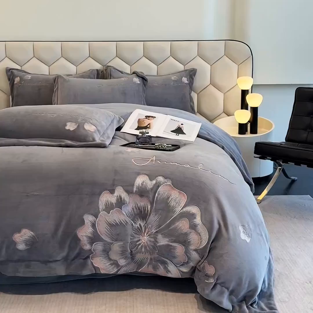 91家纺网 家纺一手货源 找家纺 狂想家 2025新款刺绣牛奶绒四件套向阳花系列 向阳花-高级灰