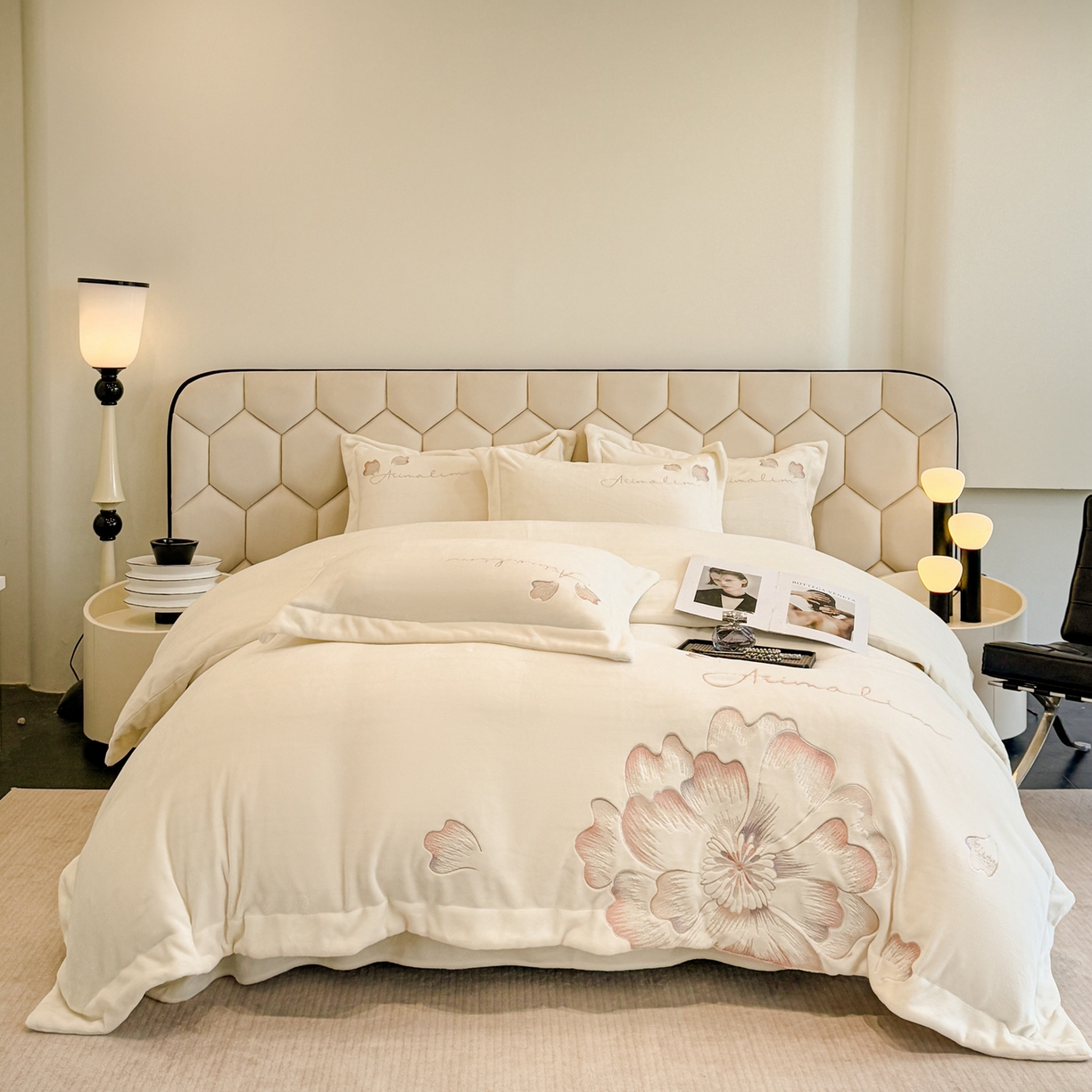 91家纺网 家纺一手货源 找家纺 狂想家 2025新款刺绣牛奶绒四件套向阳花系列 向阳花-暖冬白