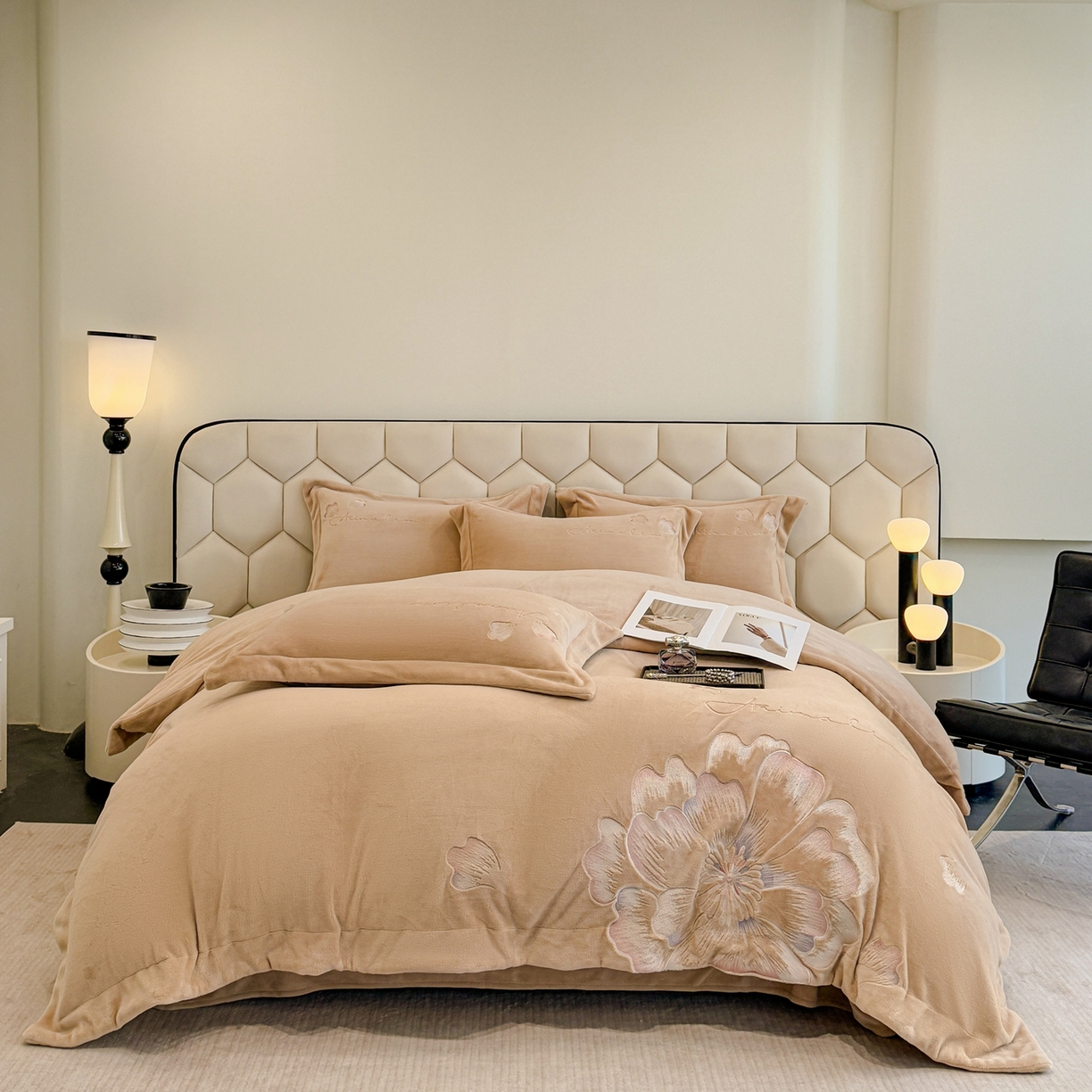 91家纺网 家纺一手货源 找家纺 狂想家 2025新款刺绣牛奶绒四件套向阳花系列 向阳花-浅驼色