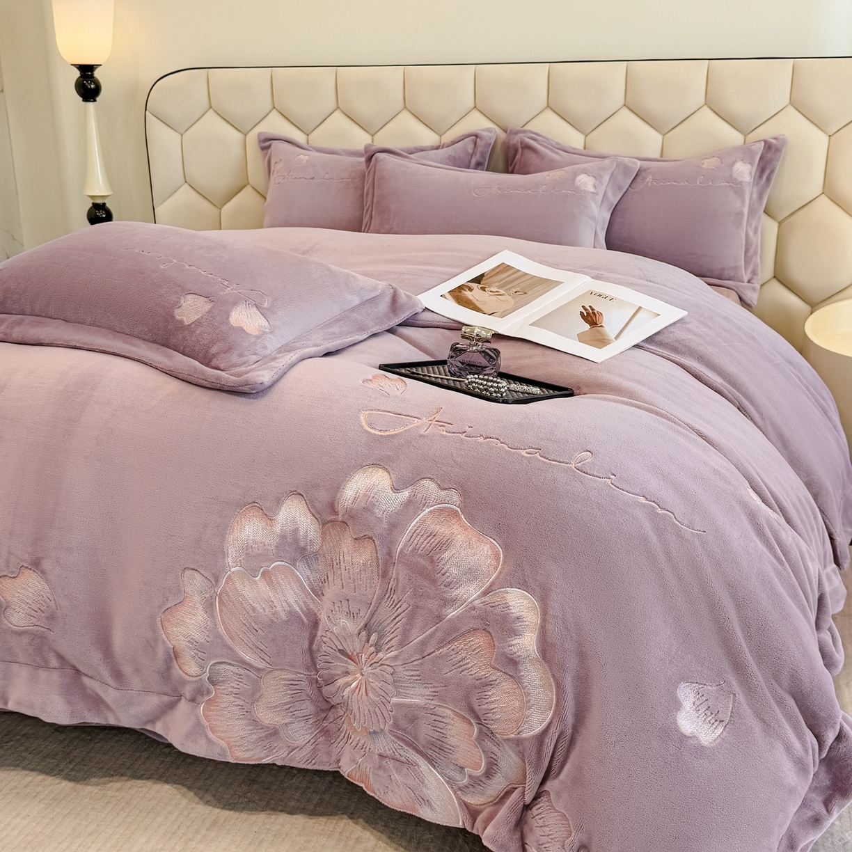 91家纺网 家纺一手货源 找家纺 狂想家 2025新款刺绣牛奶绒四件套向阳花系列 向阳花-香芋紫