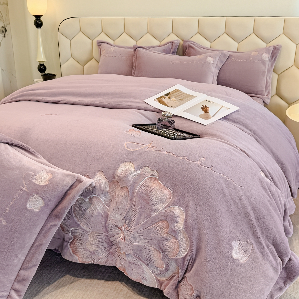 91家纺网 家纺一手货源 找家纺 狂想家 2025新款刺绣牛奶绒四件套向阳花系列 向阳花-香芋紫