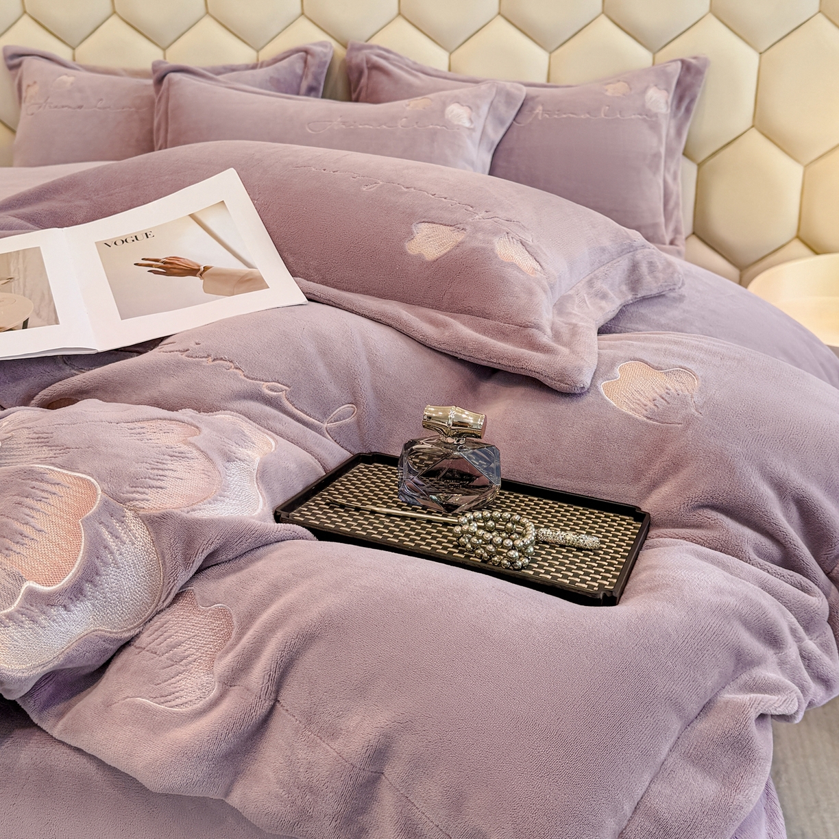 91家纺网 家纺一手货源 找家纺 狂想家 2025新款刺绣牛奶绒四件套向阳花系列 向阳花-香芋紫