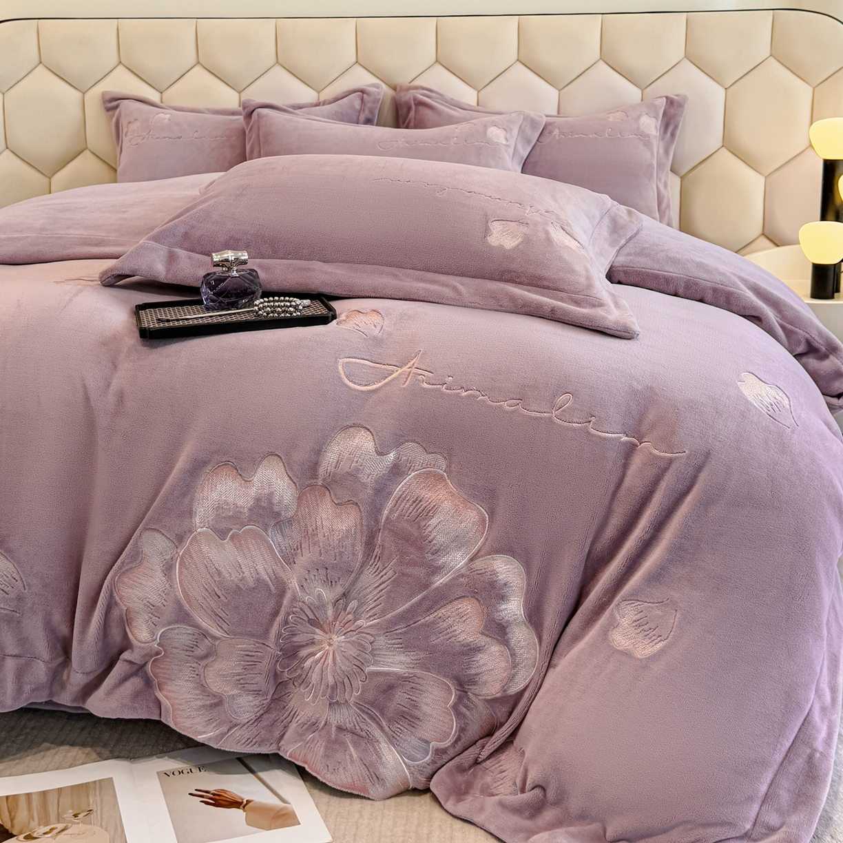 91家纺网 家纺一手货源 找家纺 狂想家 2025新款刺绣牛奶绒四件套向阳花系列 向阳花-香芋紫