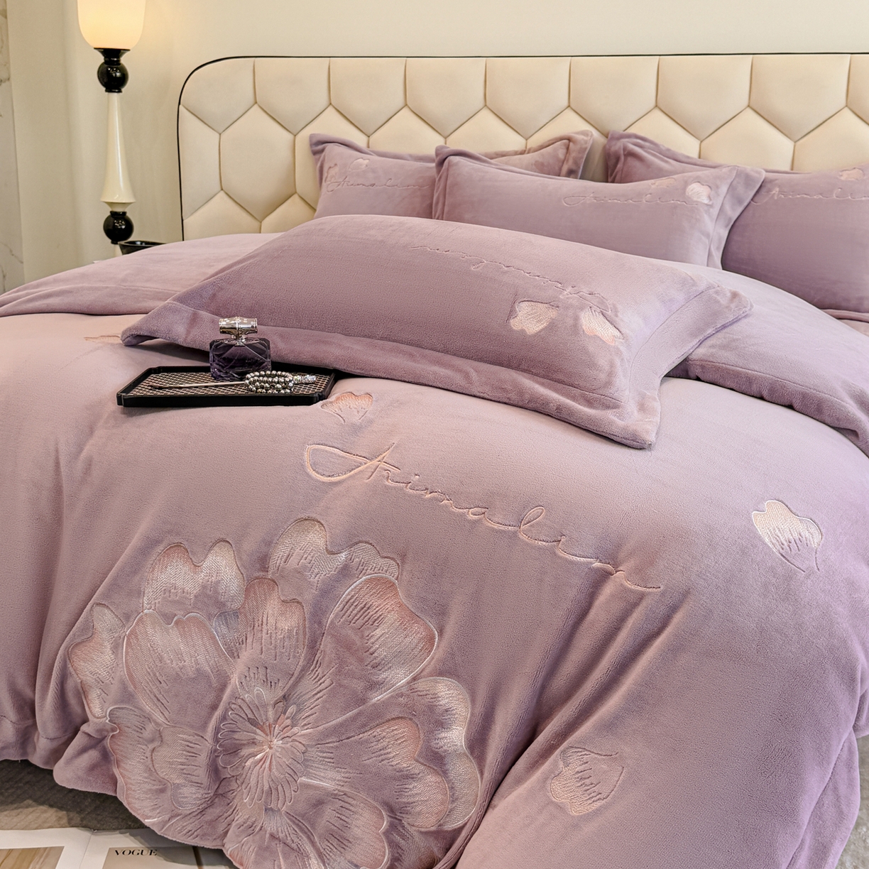 91家纺网 家纺一手货源 找家纺 狂想家 2025新款刺绣牛奶绒四件套向阳花系列 向阳花-香芋紫