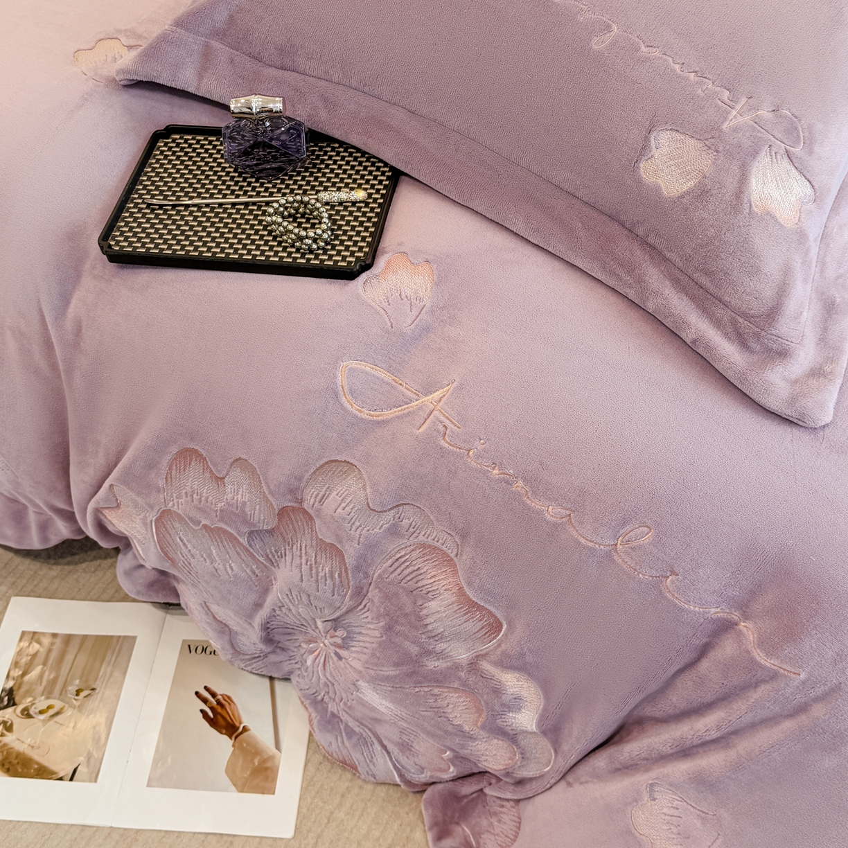 91家纺网 家纺一手货源 找家纺 狂想家 2025新款刺绣牛奶绒四件套向阳花系列 向阳花-香芋紫