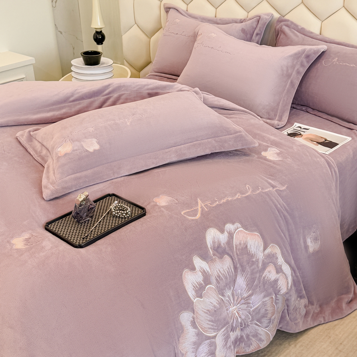 91家纺网 家纺一手货源 找家纺 狂想家 2025新款刺绣牛奶绒四件套向阳花系列 向阳花-香芋紫