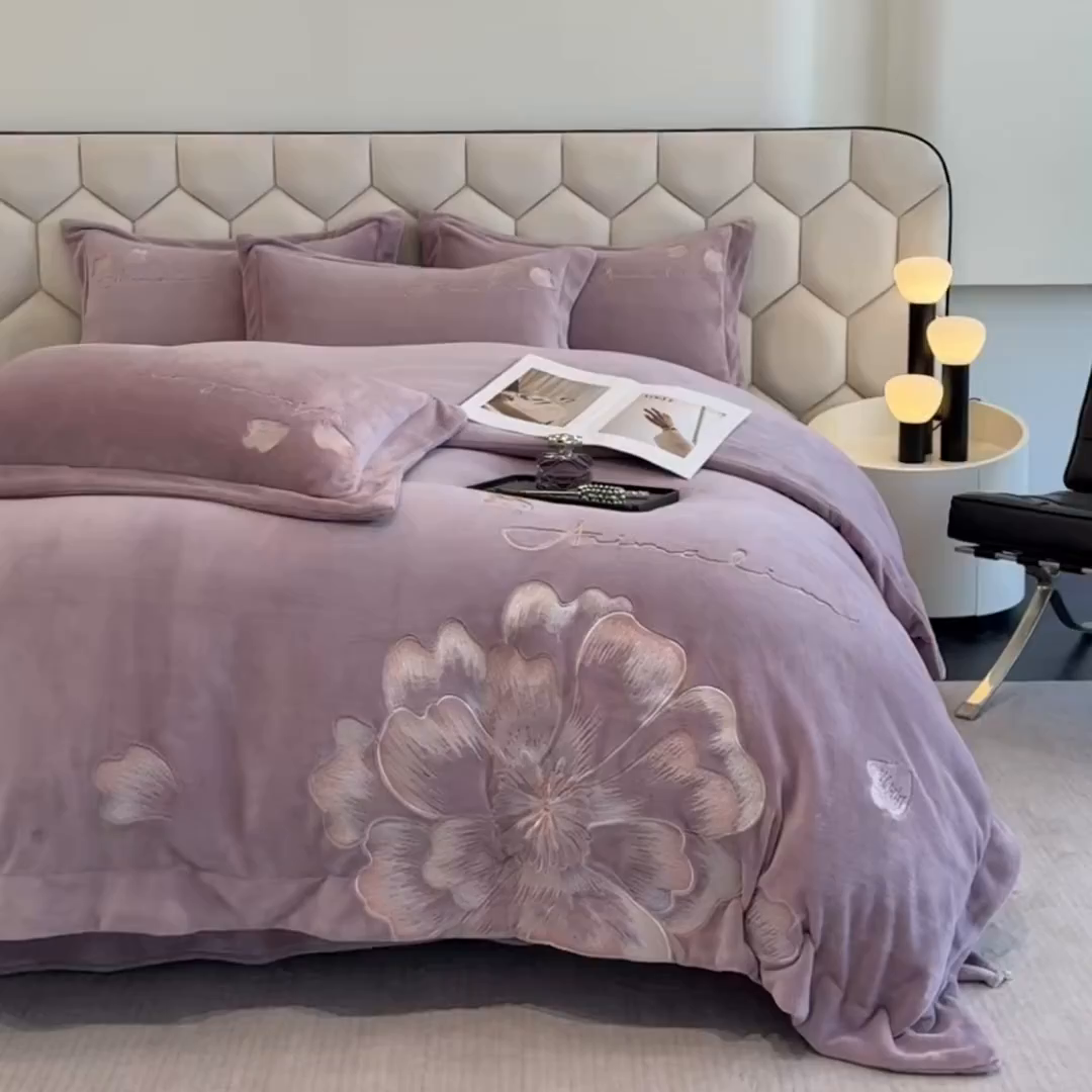 91家纺网 家纺一手货源 找家纺 狂想家 2025新款刺绣牛奶绒四件套向阳花系列 向阳花-香芋紫