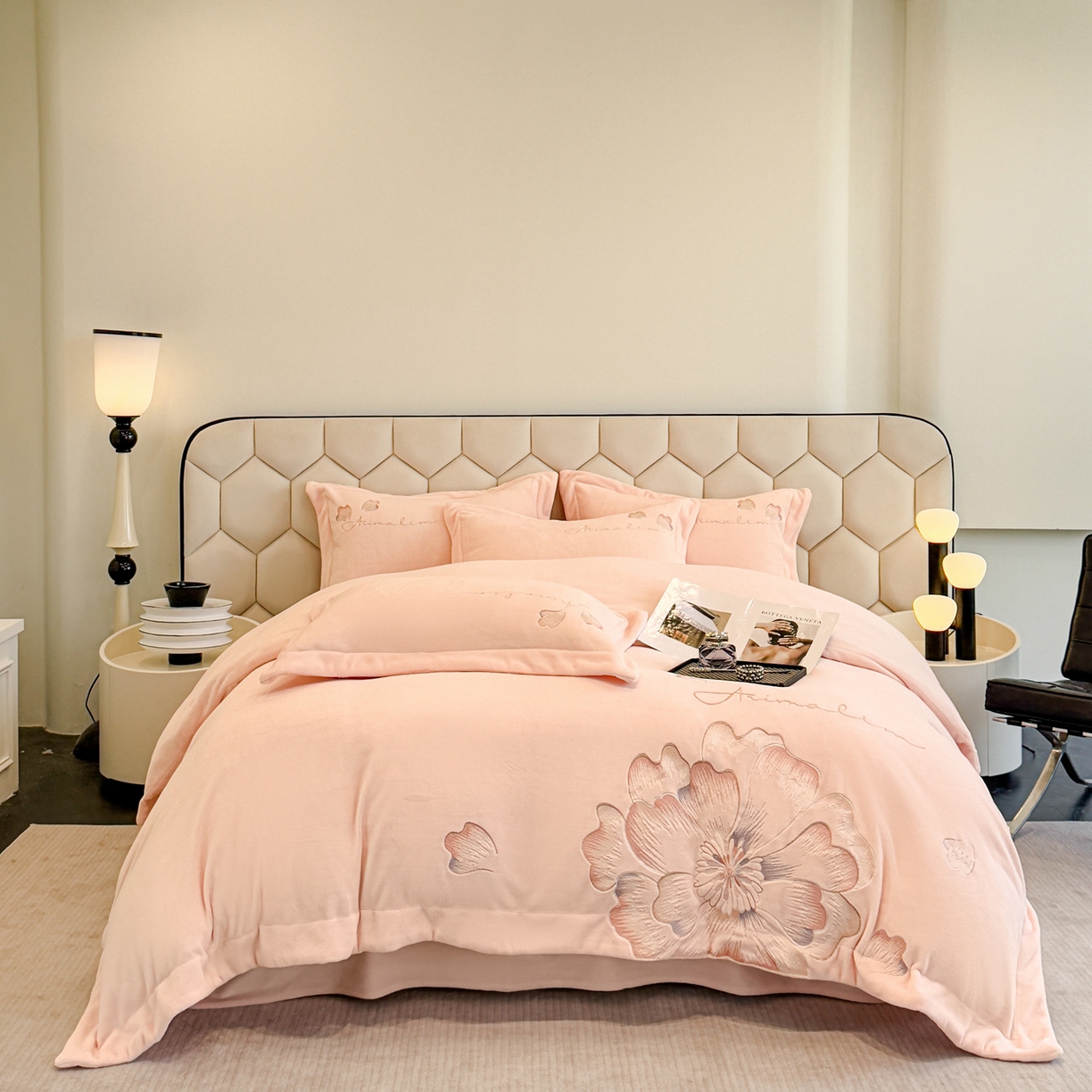 91家纺网 家纺一手货源 找家纺 狂想家 2025新款刺绣牛奶绒四件套向阳花系列 向阳花-玉粉