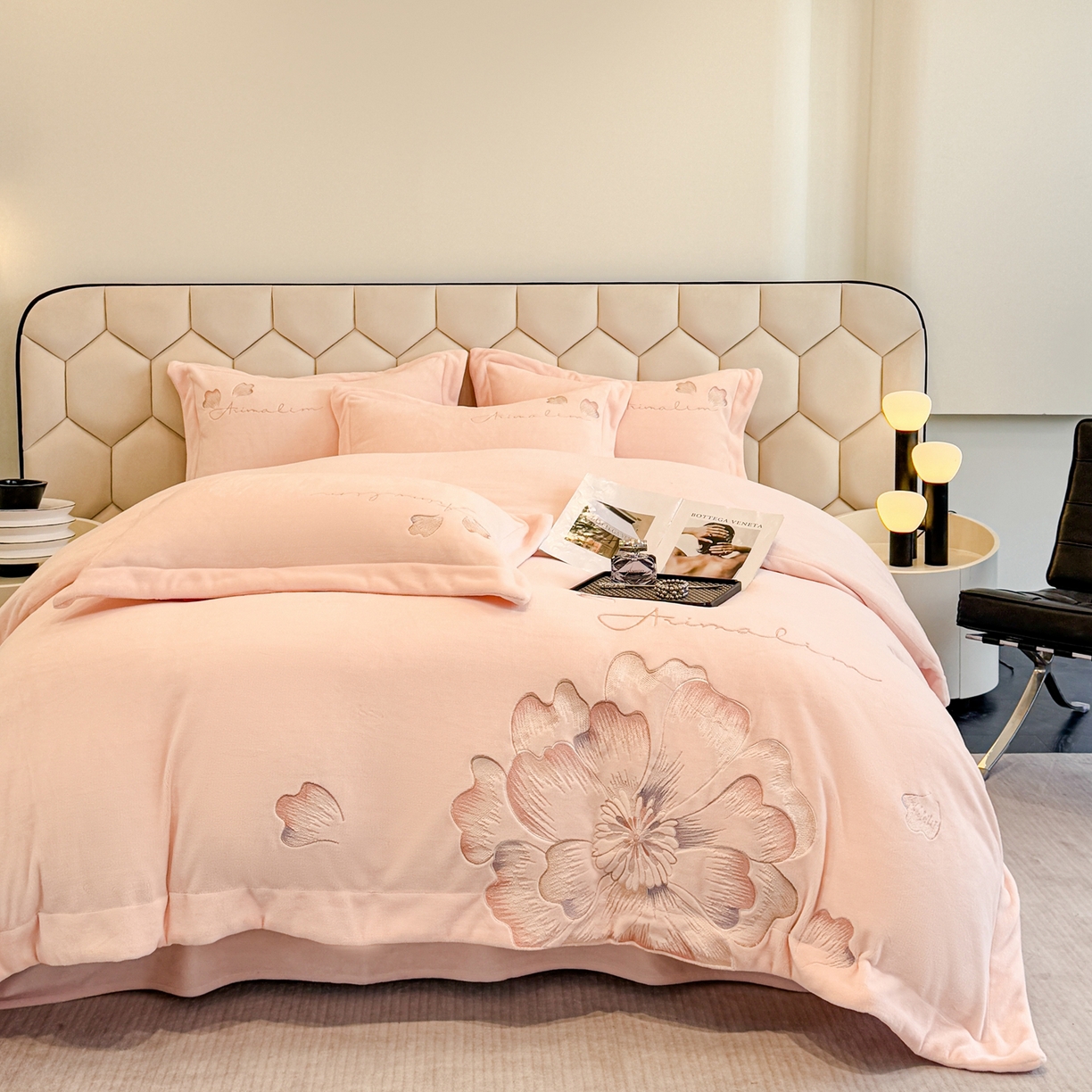 91家纺网 家纺一手货源 找家纺 狂想家 2025新款刺绣牛奶绒四件套向阳花系列 向阳花-玉粉