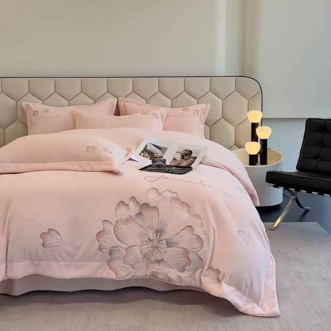 91家纺网 家纺一手货源 找家纺 狂想家 2025新款刺绣牛奶绒四件套向阳花系列 向阳花-玉粉