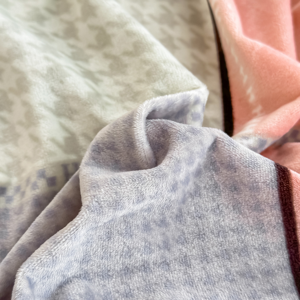 91家纺网 家纺一手货源 找家纺 手艺人家纺 2025新款宝宝绒单层床盖三件套 NDC16