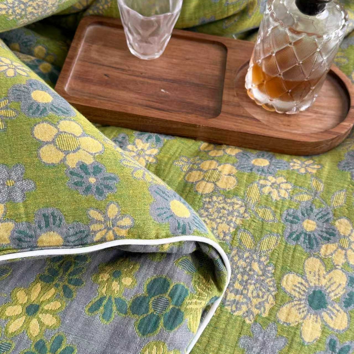 91家纺网 家纺一手货源 找家纺 睡棉坊 2025新款全棉色织提花双层纱春秋被芯冬被 诗画-绿